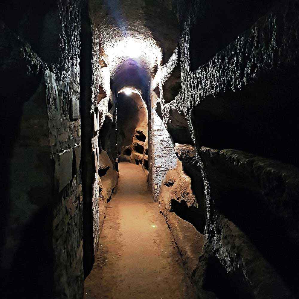 ROME UNDERGROUND: CATACOMBS, ST. CLEMENTE AND ANCIENT ROMAN WALLS